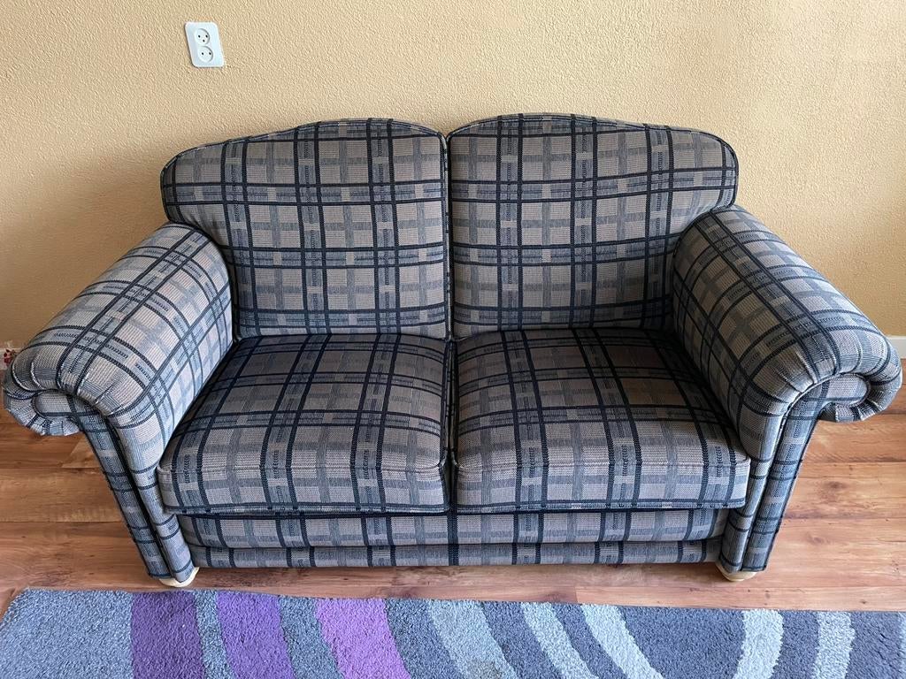 Mooie tweezitter, model chesterfiel, erg netjes, Huis en Inrichting, Banken | Sofa's en Chaises Longues, Ophalen of Verzenden