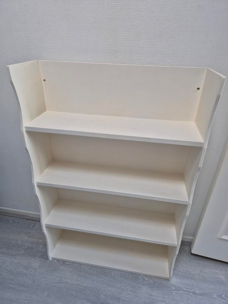 Witte boekenkast om op te hangen, Huis en Inrichting, Kasten | Boekenkasten, Ophalen, Met plank(en), Gebruikt, 50 tot 100 cm