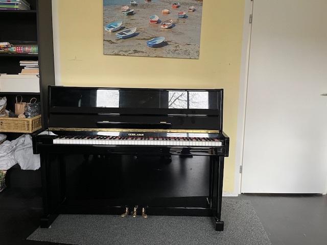 Zeer mooie zwarte G. Adam piano gestemd en gratis vervoer, Muziek en Instrumenten, Piano's, Ophalen of Verzenden, Zo goed als nieuw