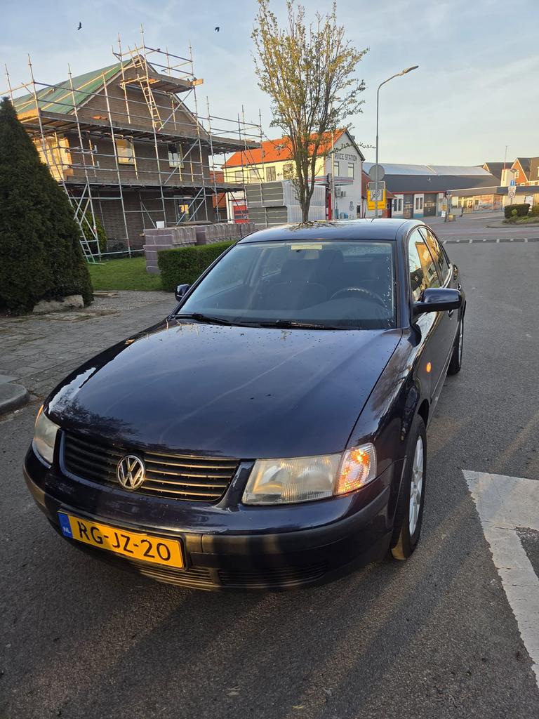 Volkswagen Passat 1.8 20V 92KW 1997 Blauw, Auto's, Voorwielaandrijving, 125 pk, 4 cilinders, Blauw