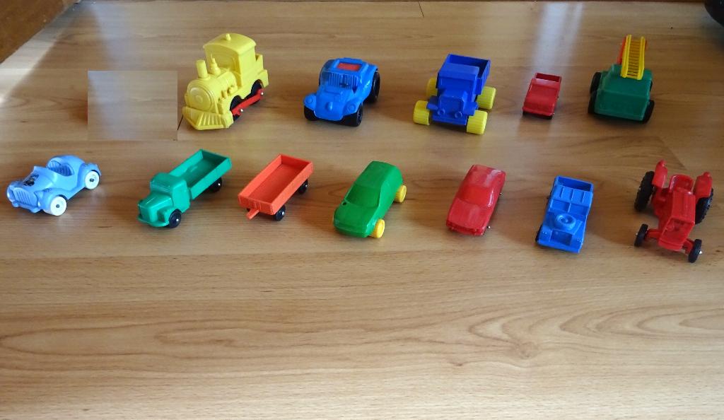 Vinyl / plastic auto’s, 12 stuks. Alles in één koop, Ophalen of Verzenden, Gebruikt, Auto