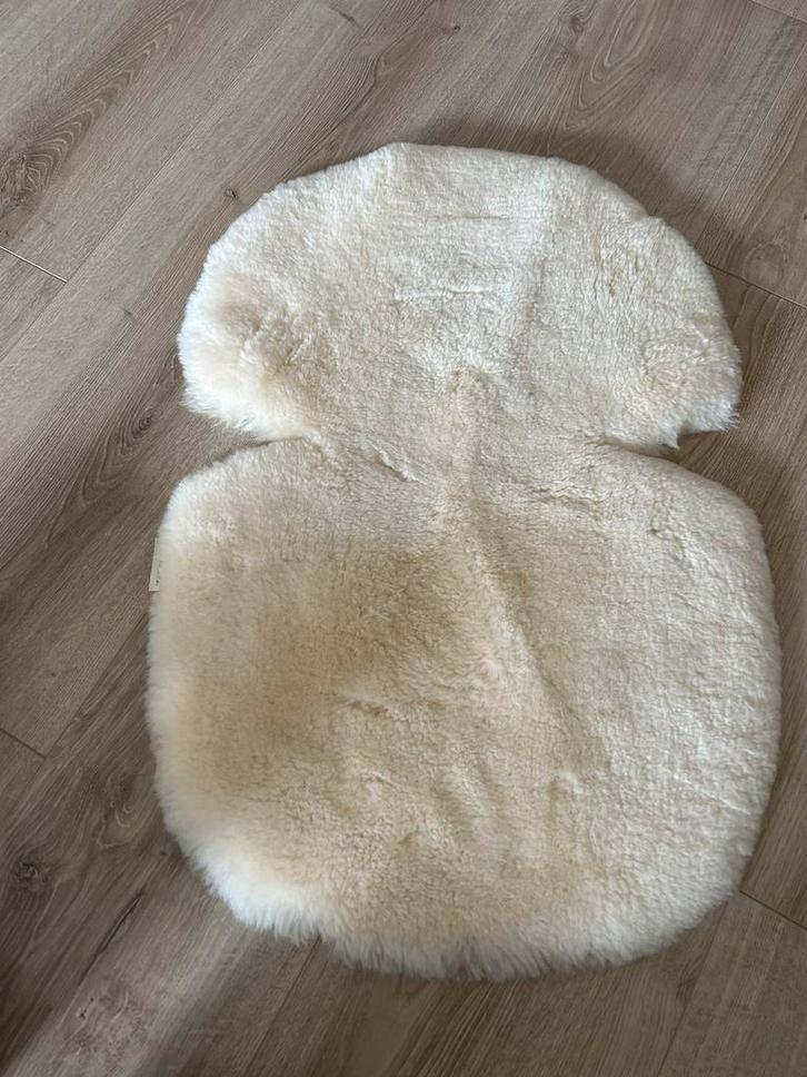 Binibamba schapenvacht snuggler - milk, Kinderen en Baby's, Overige Kinderen en Baby's, Zo goed als nieuw, Ophalen