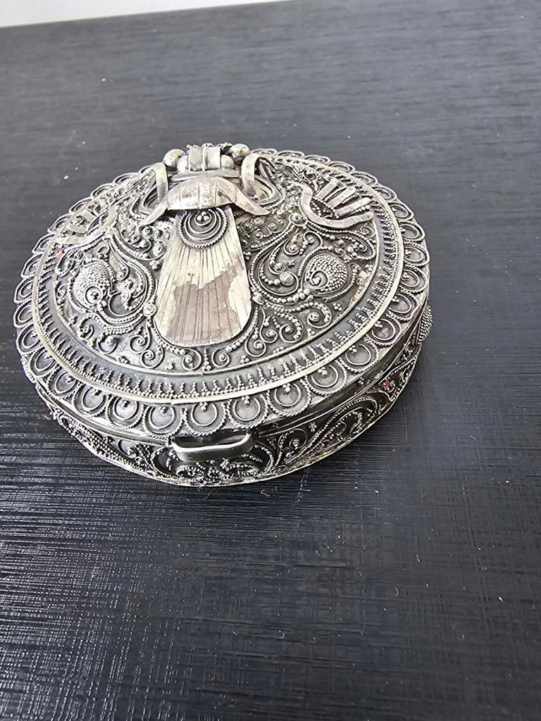 Antieke zilveren doos Bali 900 filigraan sieraden doosje, Ophalen of Verzenden, Zilver