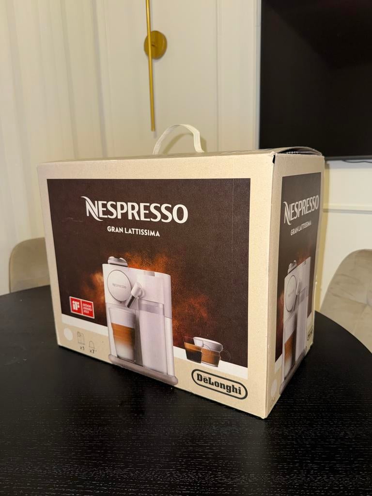 De'Longhi Nespresso Gran Lattissima, Koffiepads en cups, Koffiemachine, Ophalen of Verzenden, Zo goed als nieuw