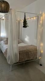 Hemelbedframe met gordijnen (excl. matras/beddengoed), Huis en Inrichting, Slaapkamer | Bedden, Gebruikt, Wit, Tweepersoons, 200 cm