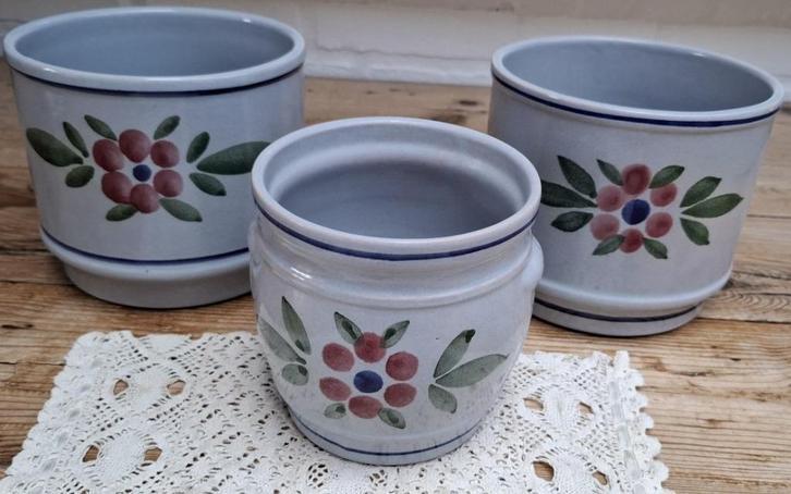 3 Vintage Duitse GDR lichtblauwe bloempotten met bloemen, Gebruikt, -, -, Rond