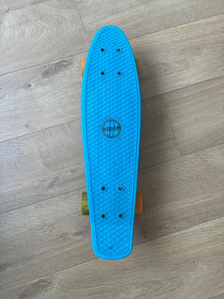 Blauw Nijdam Skateboard - Zo goed als nieuw, Sport en Fitness, Skateboarden, Ophalen, Zo goed als nieuw, Skateboard