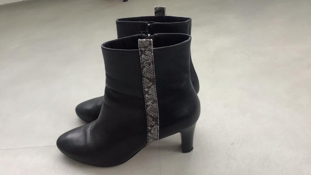 Zwarte leren enkellaarsjes van Tamaris maat 40, Kleding | Dames, Zwart, Lage of Enkellaarzen, Ophalen of Verzenden, Zo goed als nieuw