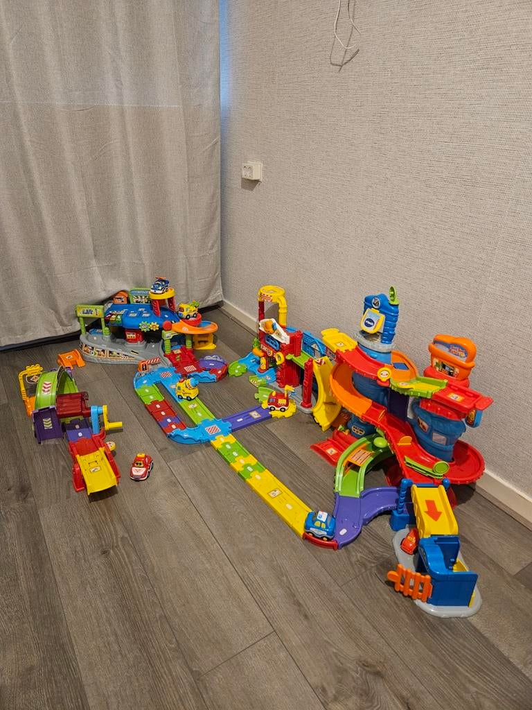 Toet Toet auto Sets ( 4 ) en wegdelen en 6 auto's, Ophalen, Zo goed als nieuw, 2 tot 4 jaar