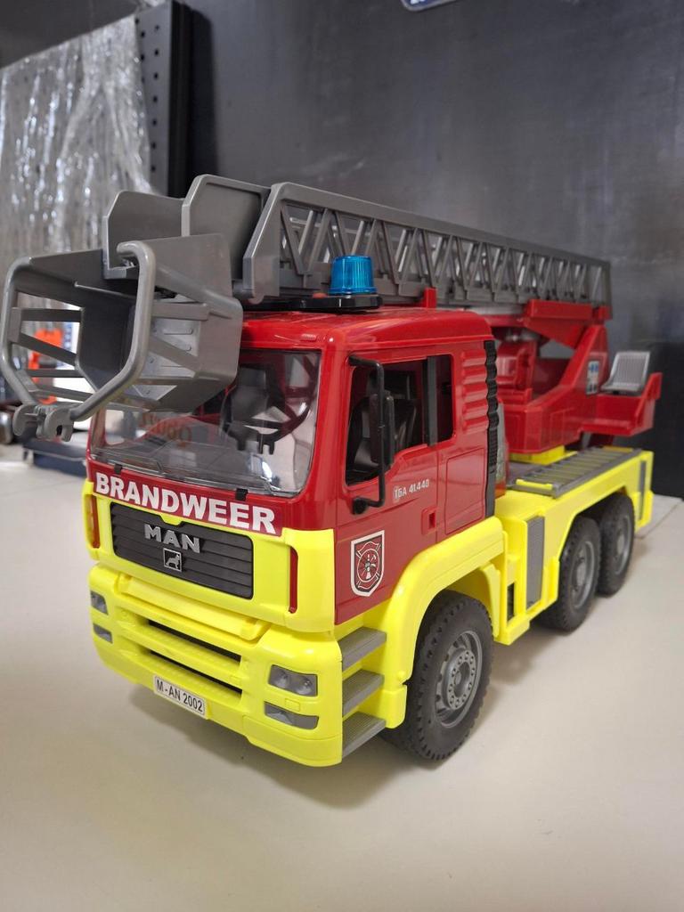 Bruder MAN brandweer ladderwagen (special edition), Kinderen en Baby's, Speelgoed | Speelgoedvoertuigen, Ophalen of Verzenden