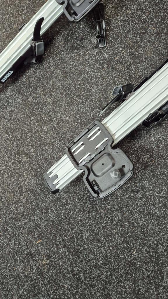 Thule 598 ProRide fietsendrager tot 20 kg. set van 2 stuks, Ophalen, Thule Sweden AB, Zo goed als nieuw, Borggatan 5, 335 73 Hillerstorp, Zweden