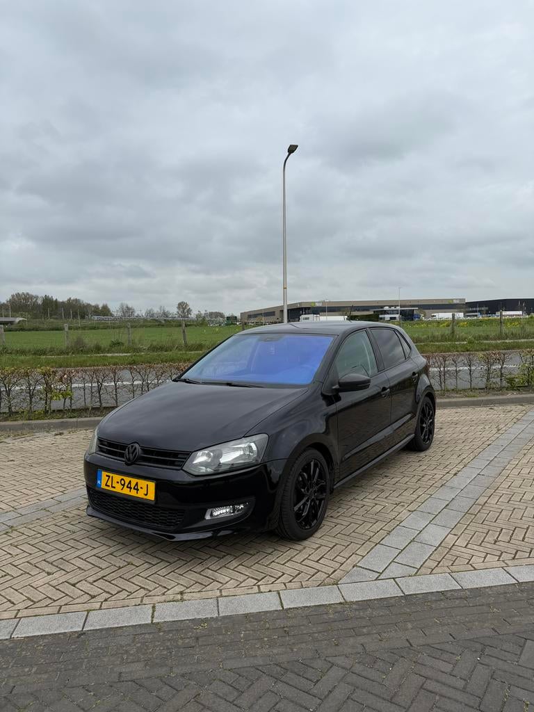 Volkswagen Polo 1.2 6V 44KW 5D 2010 Zwart, Auto's, Volkswagen, Voorwielaandrijving, 40 €/maand, Zwart, 1198 cc