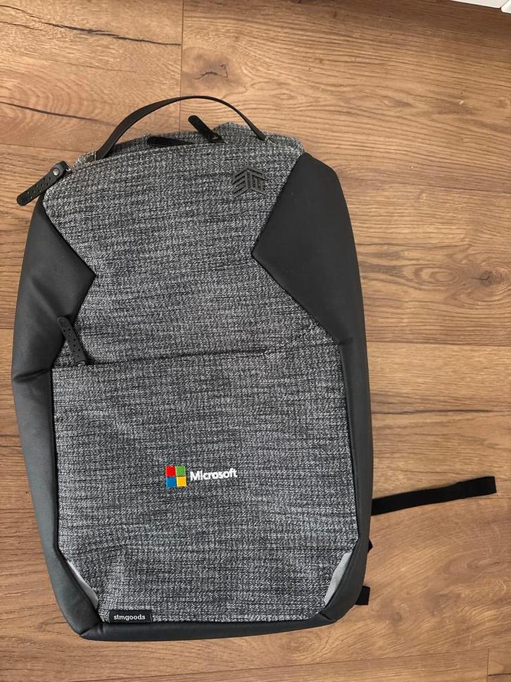 STM Goods rugzak met Microsoft logo, Sieraden, Tassen en Uiterlijk, Tassen | Rugtassen, Zo goed als nieuw, Overige merken, 25 tot 40 cm