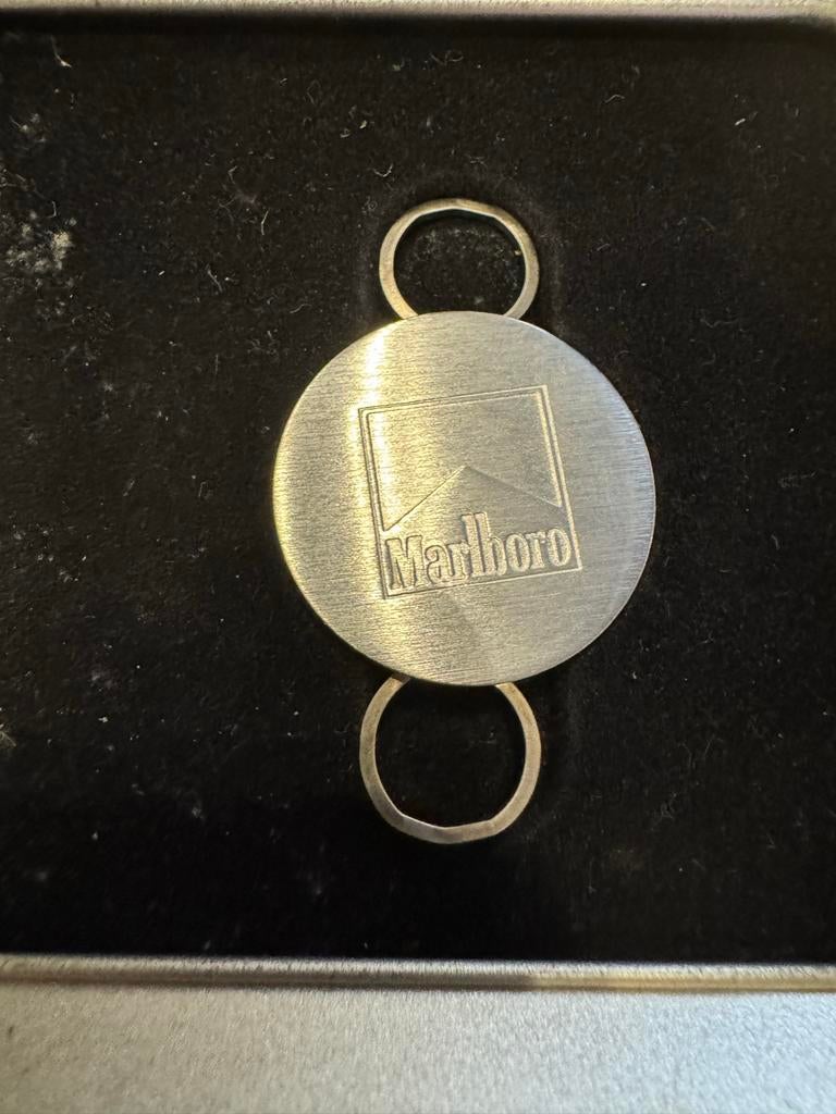 Zippo Marlboro aansteker met sleutelhanger, zilverkleurig, Ophalen of Verzenden, Zo goed als nieuw, Aansteker