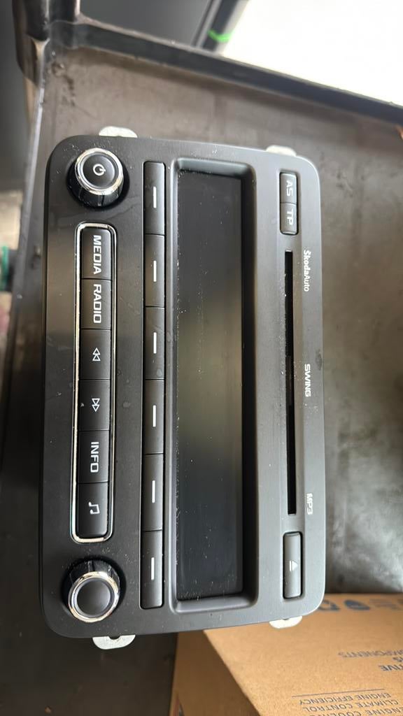 Originele Skoda radio, Auto diversen, Autoradio's, Autobedrijfnijstad@hotmail.com, Ophalen of Verzenden, Zo goed als nieuw, Aalsvoort 51d Lochem