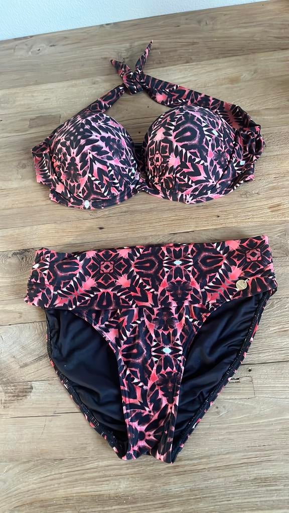 Beugelbikini WOW 42D, Ophalen of Verzenden, Zo goed als nieuw, Rood, Bikini