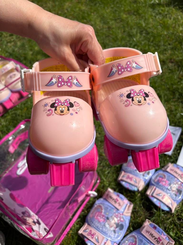 Verstelbare Minnie Mouse rolschaatsen mt 22-29 + beschermers, Ophalen of Verzenden, Verstelbaar, Zo goed als nieuw, Kinderen