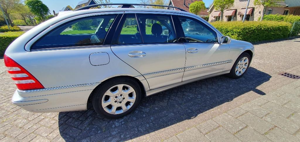 Mercedes-Benz C-Klasse 2.2 CDI C220 Combi AUT model 2005, Auto's, Automaat, Zwart, 4 cilinders, Origineel Nederlands