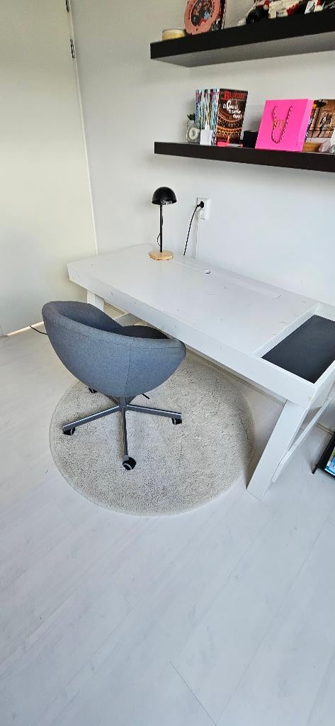 Wit robuust bureau WOOOD 150x66x75cm (bxdxh), Huis en Inrichting, Bureaus, Ophalen, Gebruikt, Hout, Kabelgoot