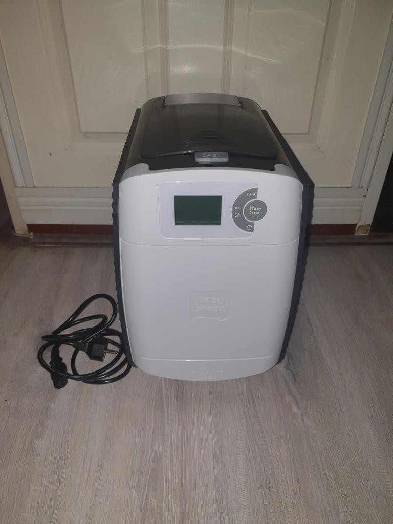 Zo goed als nieuwe goedwerkende broodbakmachine., Ophalen, Gebruikt, Met timer