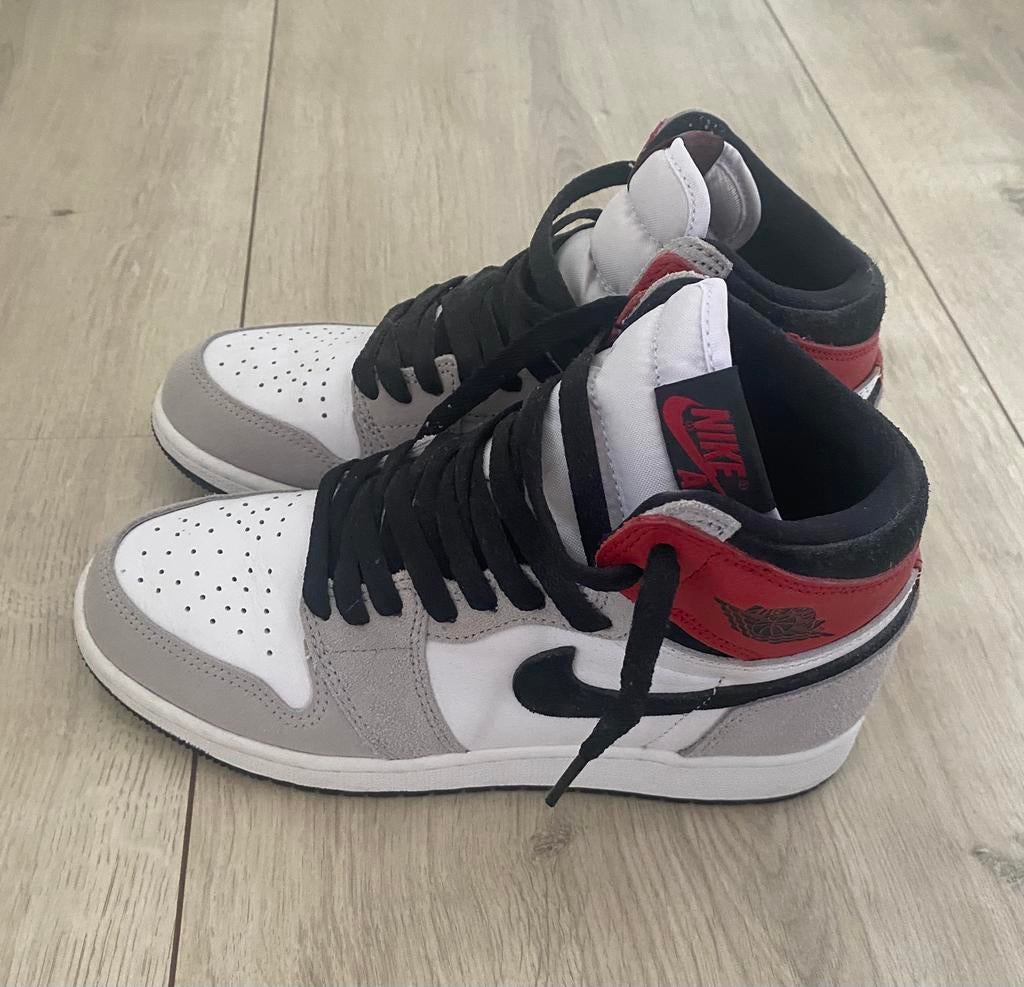 Nike air jordan high schoenen smoke grey maat 36,5, Kinderen en Baby's, Ophalen of Verzenden, Zo goed als nieuw, Jongen of Meisje