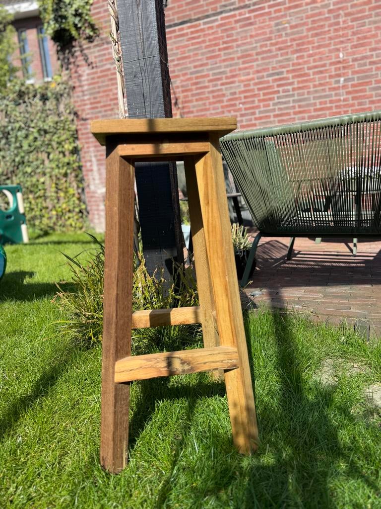 Robuuste houten kruk (2 stuks), Ophalen, Gebruikt, 60 tot 90 cm, 1 kruk