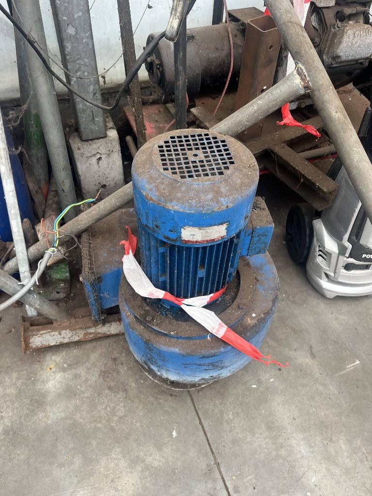 Industriële ventilator / centrifugaal blower elektromotor, Ophalen, Gebruikt, 2 tot 4 meter