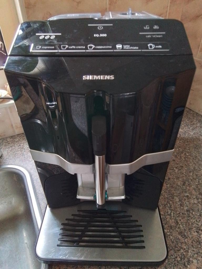 SIEMENS koffiemachine eq300.     Defect.    LEES GOED !!, Ophalen, Koffiemachine