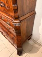 18e eeuws wortelnoten kabinet met bronsen beslag, Ophalen