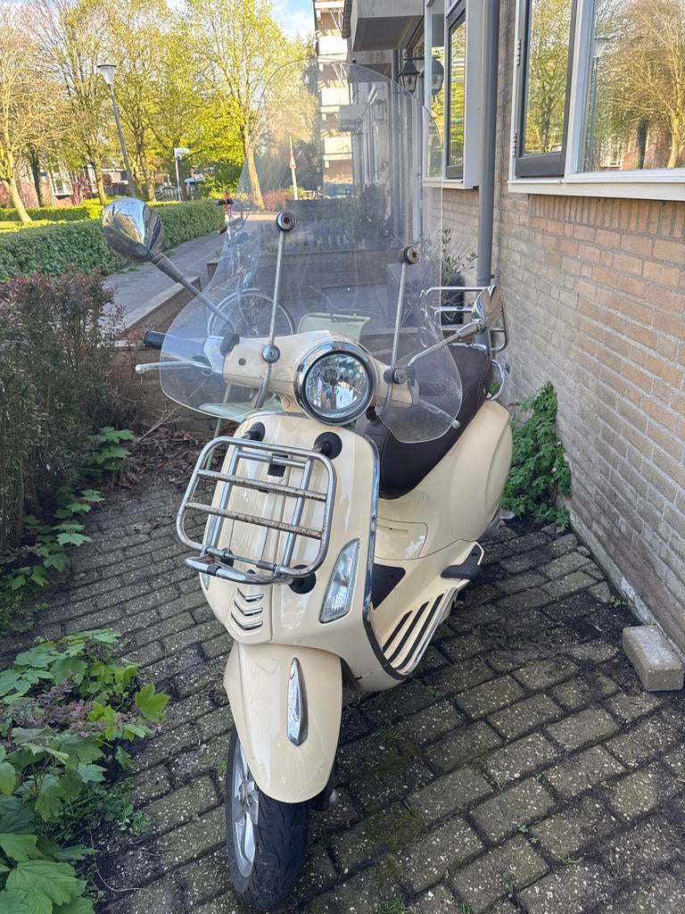 Vespa Primavera 4T uit 2015, Fietsen en Brommers, Snorfietsen en Snorscooters, Ophalen, Gebruikt, ., Vespa