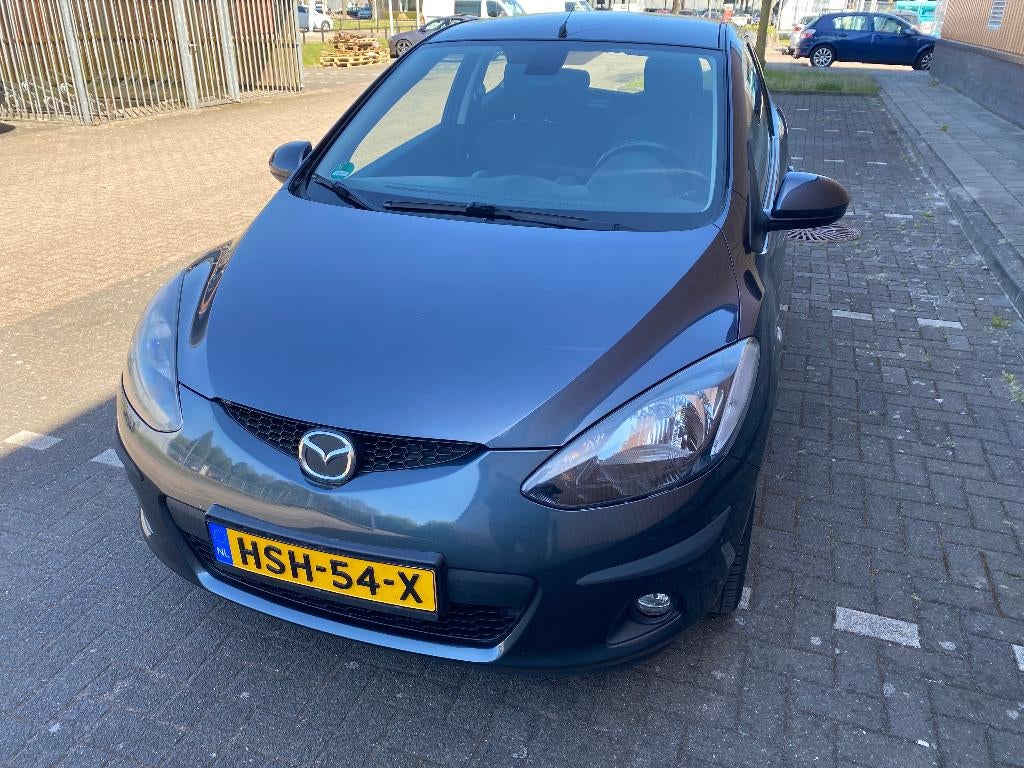 Mazda 2 1.5 76KW 3DRS 2008 Grijs EXECUTIVE Luxe uitvoering, Auto's, Voorwielaandrijving, Stof, 1498 cc, 103 pk