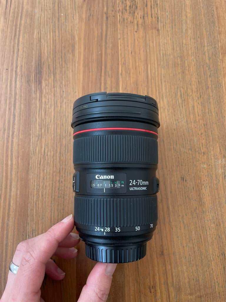 Canon EF 24-70 mm / F 2.8 L ll USM Lens / Zeer Nette Staat, Ophalen of Verzenden, Zo goed als nieuw, Standaardlens
