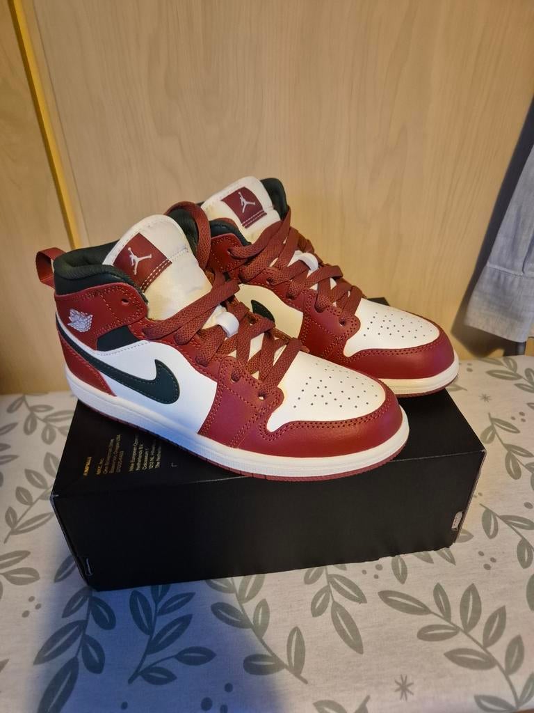 Nike Air Jordan 1 MID maat 34 *NIEUW*, Jongen of Meisje, Schoenen, Nieuw, Ophalen of Verzenden