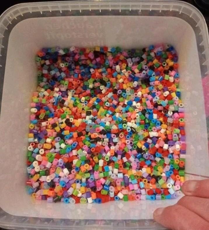 Grote voorraad strijkkralen met diverse grondplaten, Ophalen, Gebruikt, Overige thema's, Meerkleurig