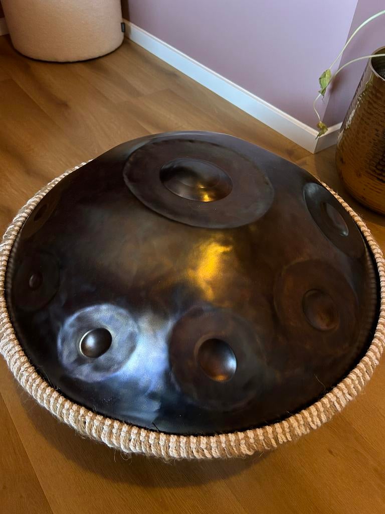 Handpan Ukiyo Ember steel 432hz D-kurd + hardcase&standaard, Muziek en Instrumenten, Percussie, Ophalen, Zo goed als nieuw, Melodische percussie