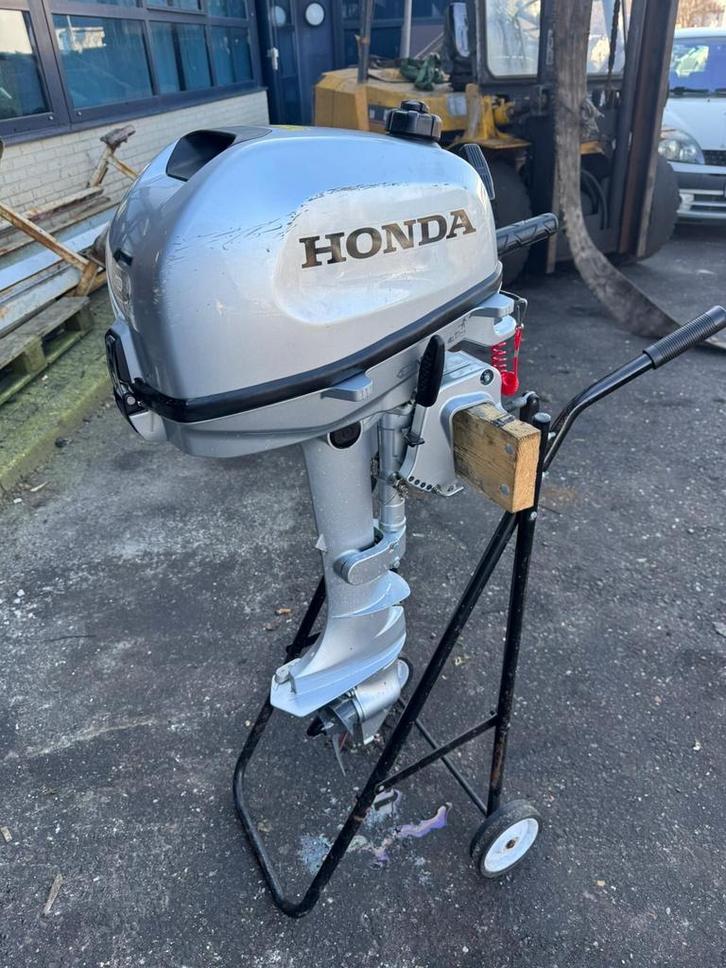 Jonge Honda 6 PK 4-takt kortstaart buitenboordmotor, Watersport en Boten, Buiten- en Binnenboordmotoren, Zo goed als nieuw, Benzine