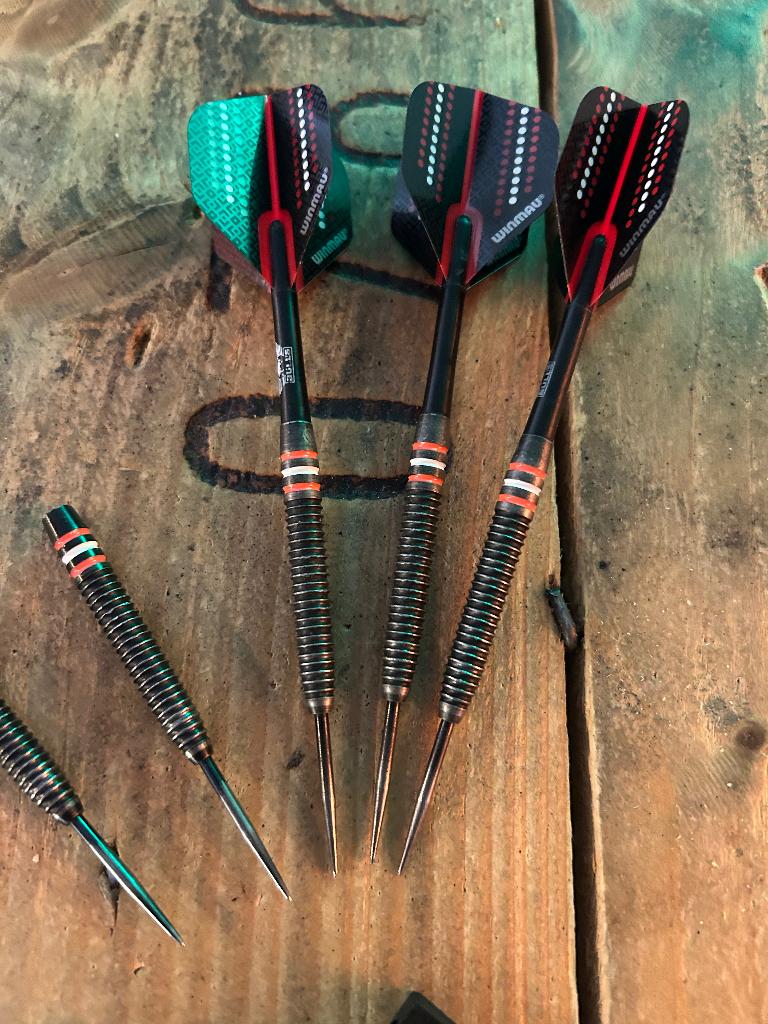 Winmau pro line darts, Sport en Fitness, Darts, Ophalen of Verzenden, Zo goed als nieuw, Pijlen