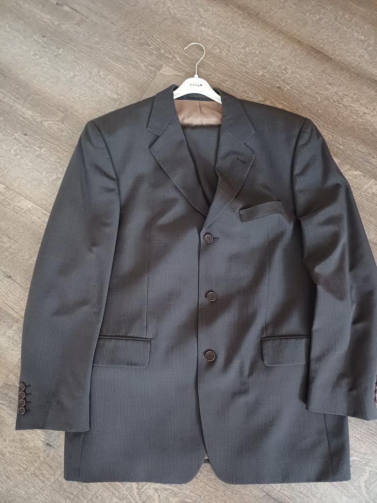 Hugo Boss pak, donkergrijs met krijtstreep, Maat 56/58 (XL), Ophalen of Verzenden, Zo goed als nieuw, Hugo Boss