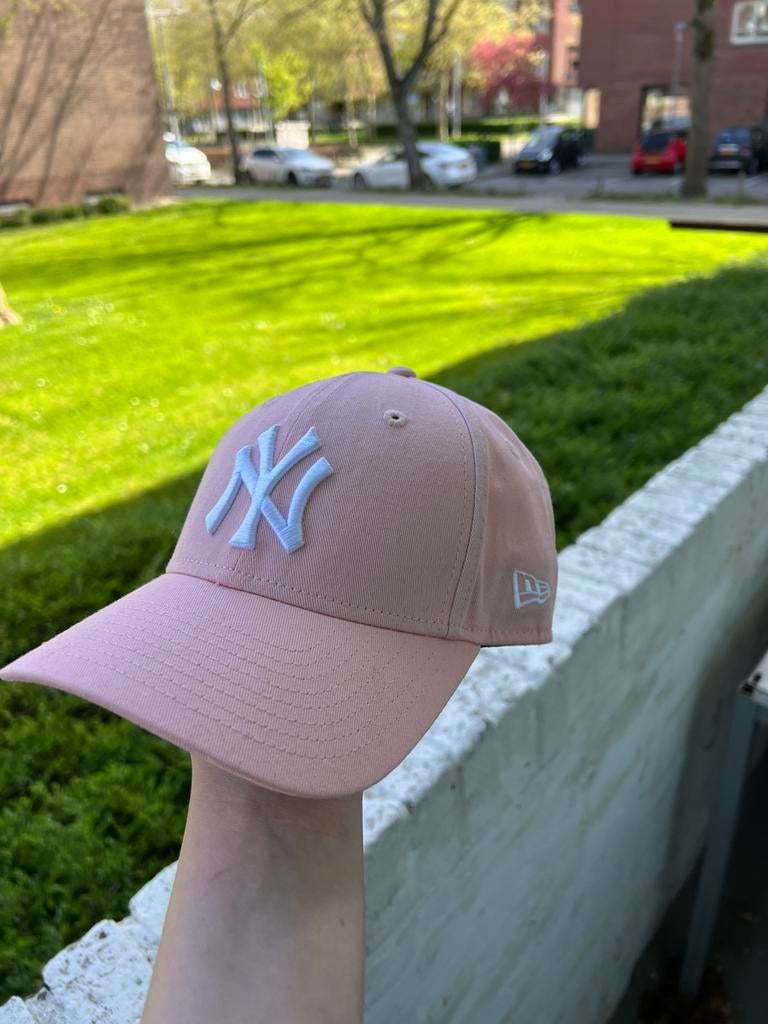 Roze Pet Junior size, Ophalen of Verzenden, Zo goed als nieuw