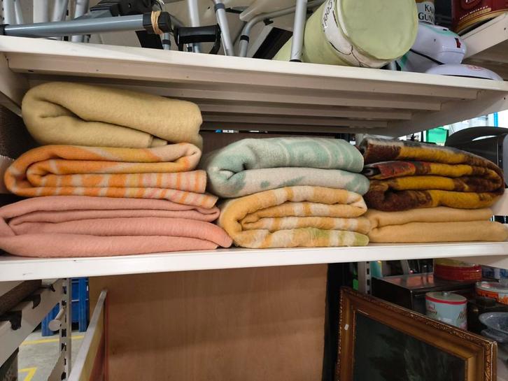 wollen deken AaBe e.d. 25 euro ps, 2de deken 50% korting, Huis en Inrichting, Woonaccessoires | Plaids en Woondekens, Gebruikt