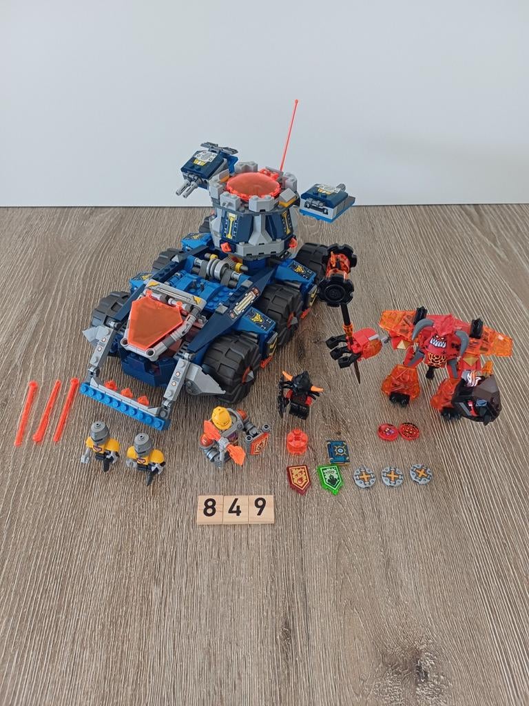 Lego Nexo Knights Axl's Tower Strijdwagen 70322, Ophalen of Verzenden