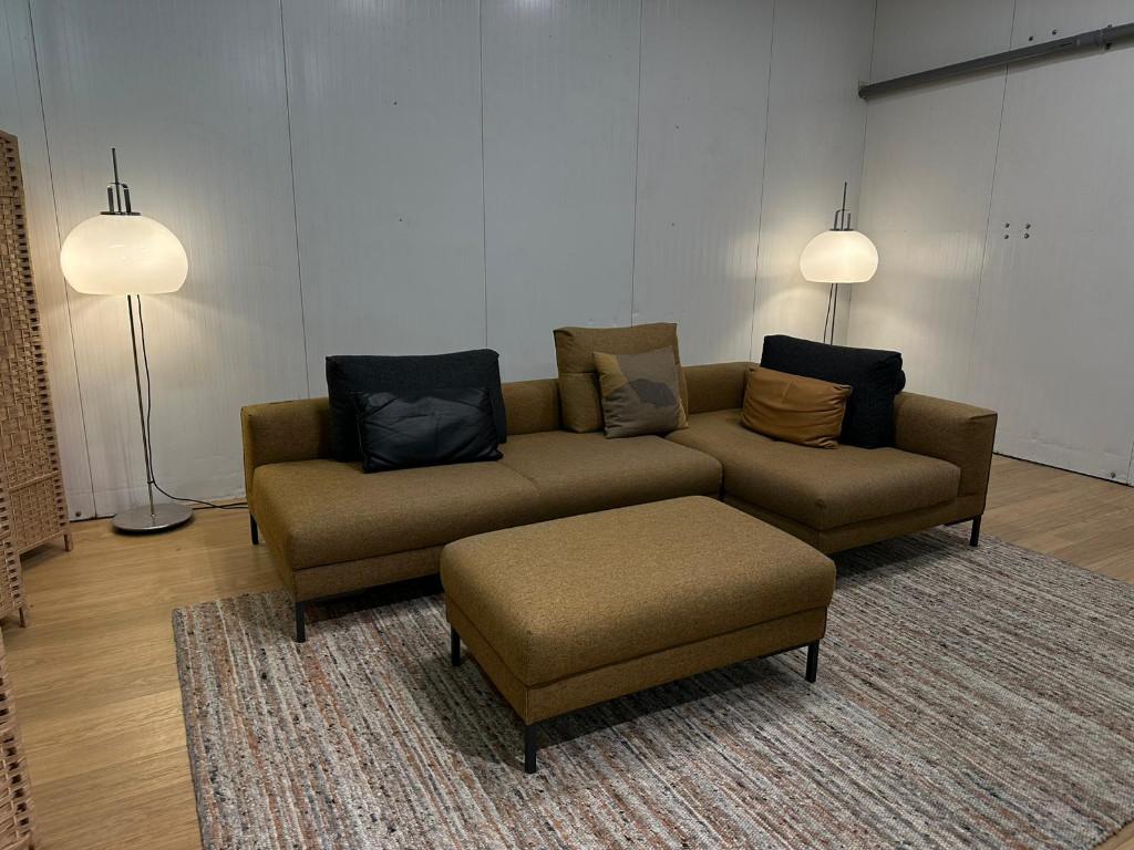 ZGAN Design on Stock Aikon Lounge Hoekbank + Poef NP: €8.500, 250 tot 300 cm, Hoekbank, Design on Stock, Ophalen of Verzenden