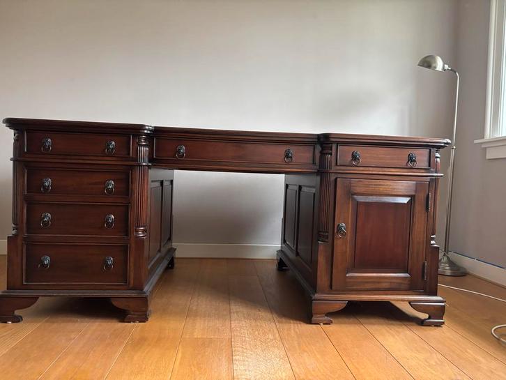 Klassiek bureau met Leren Inleg en Ladeblokken, Antiek en Kunst, Antiek | Kantoor en Zakelijk, Ophalen