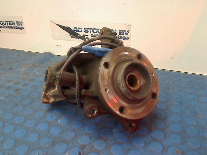 Fusee Links Voor Peugeot 2008 (CU) (2013-03/2018-12), Kontakt-peugeot@peugeot.com, Gebruikt, Peugeot Deutschland GmbH, Bahnhofsplatz, Rüsselsheim 65423, , Duitsland