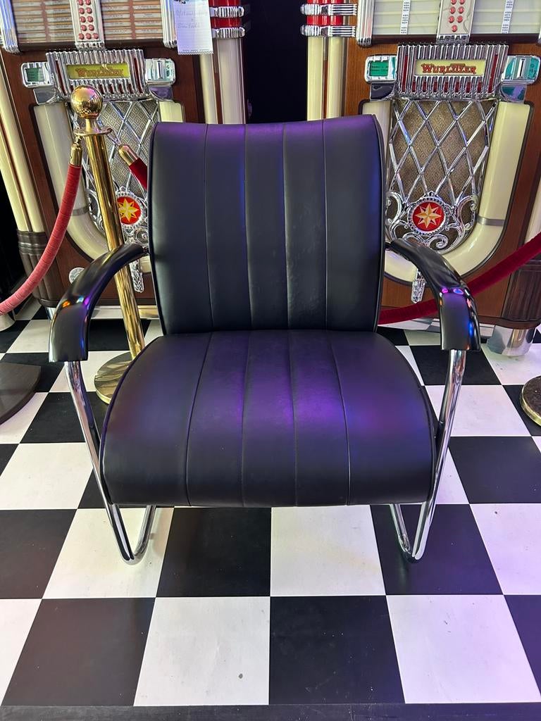 Bel Air Lounge Chair LC 01 showroom modellen.