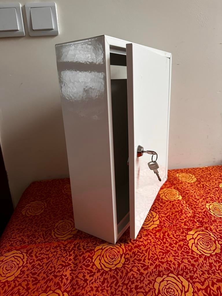 Metalen sleutelkastje of medicijnen - Zo goed als nieuw, Huis en Inrichting, Kasten | Lockerkasten, Ophalen of Verzenden, Nieuw