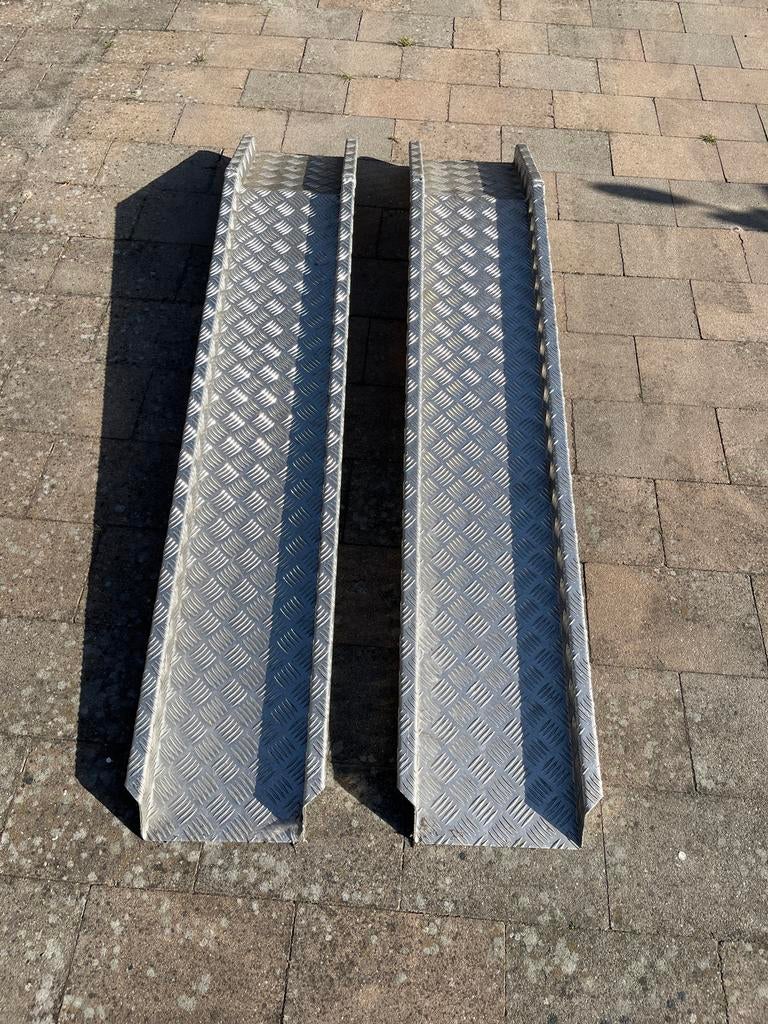 2 stevige aluminium oprijplaten, Ophalen, Gebruikt