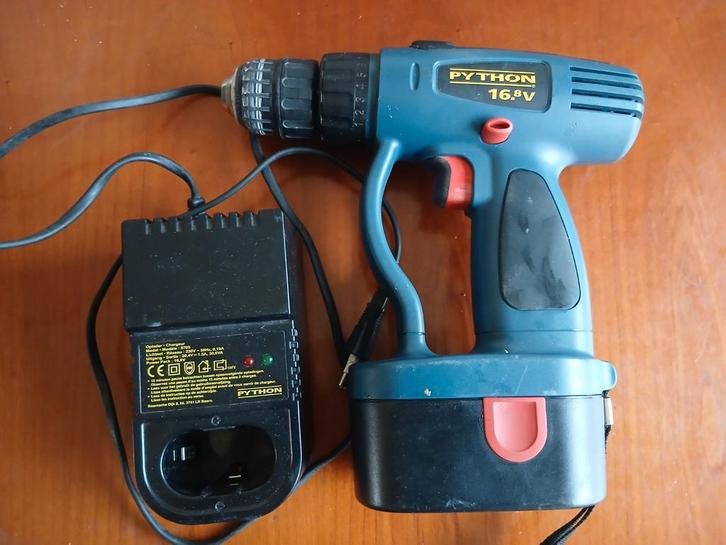 Python 16.8V Accuschroefboormachine met oplader, Doe-het-zelf en Verbouw, Gereedschap | Boormachines, Boormachine, Ophalen of Verzenden