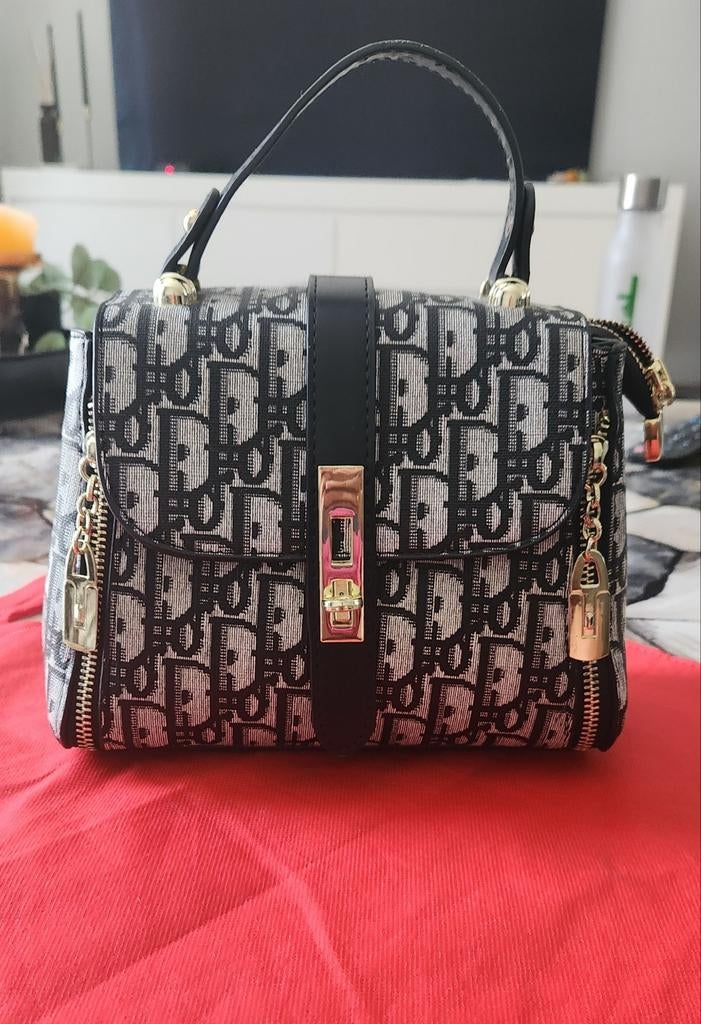 Nieuw klein dames tasje - nooit gedragen, Ophalen of Verzenden, Nieuw, Zwart, Schoudertasje