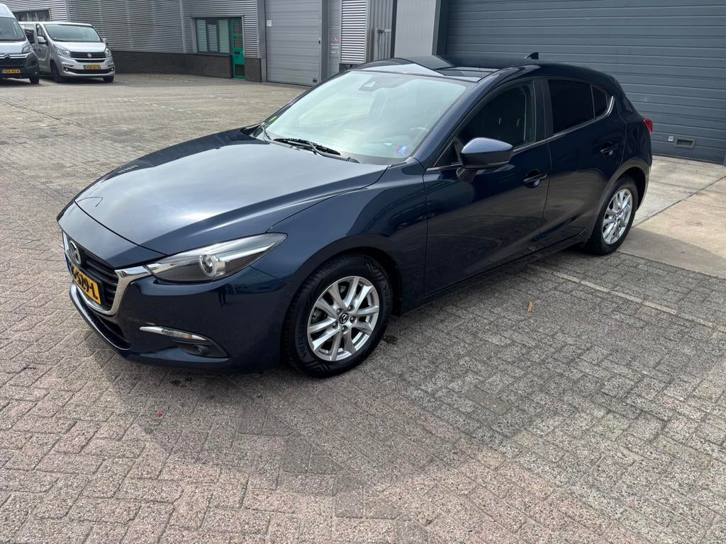 Mazda 3 Skyactiv-d 150 pk 2018 Blauw (Netto export prijs), Auto's, Voorwielaandrijving, Stof, 4 cilinders, Origineel Nederlands